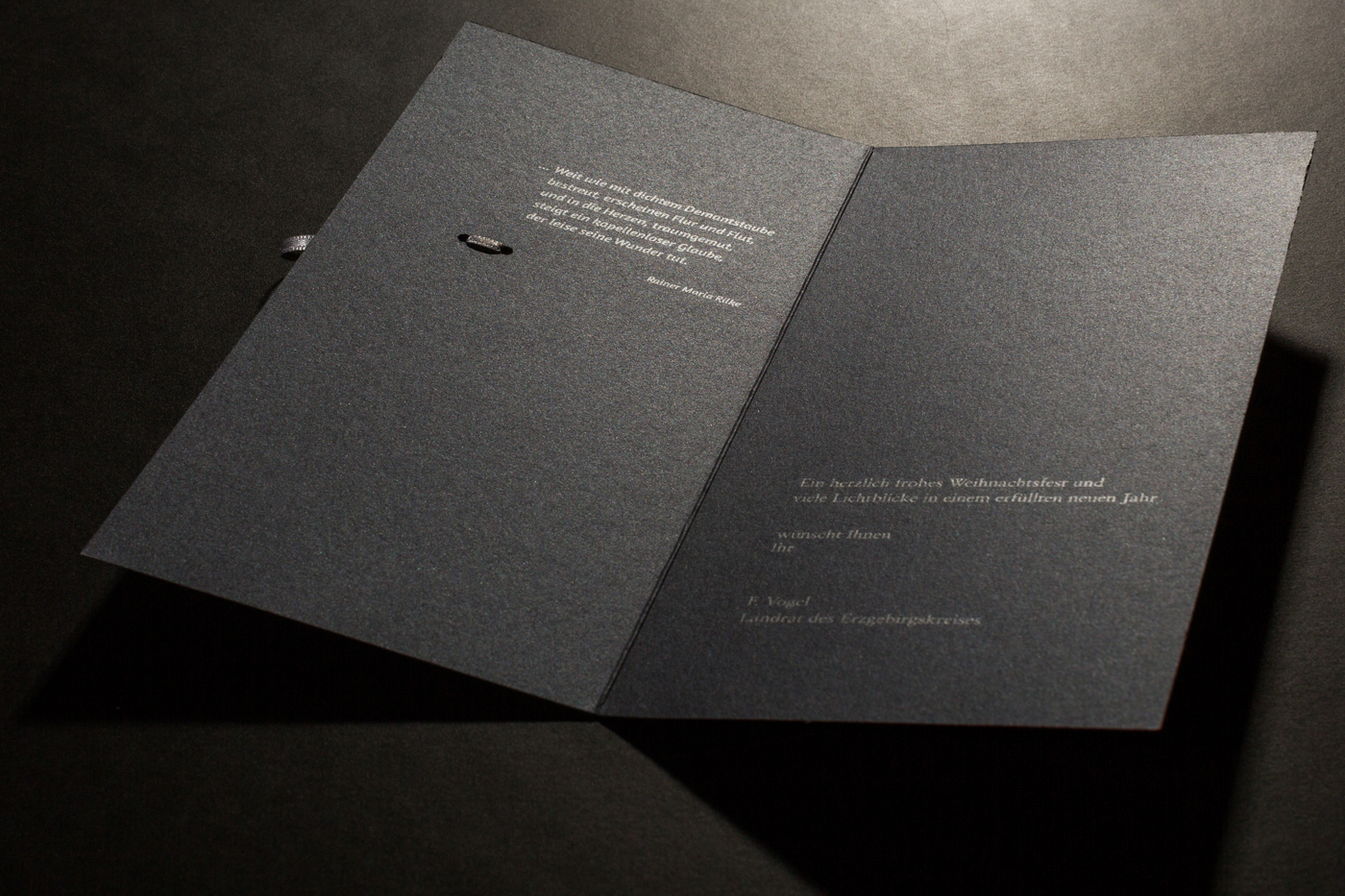 Weihnachtskarte mit Schleife